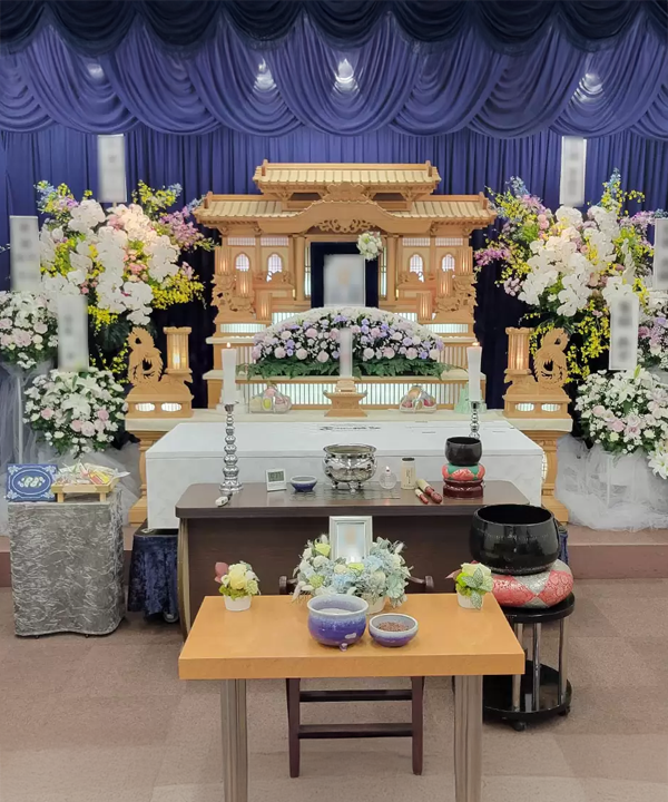 葛飾区メモリーホーム新小岩のメモリアルプラン(一日葬)。祭壇の写真