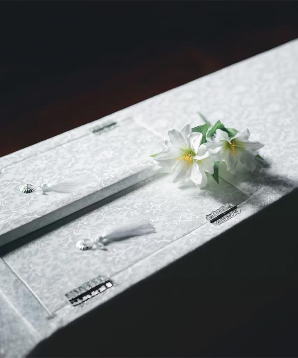 葛飾区メモリーホーム新小岩のシンプル火葬プラン。白い棺の写真