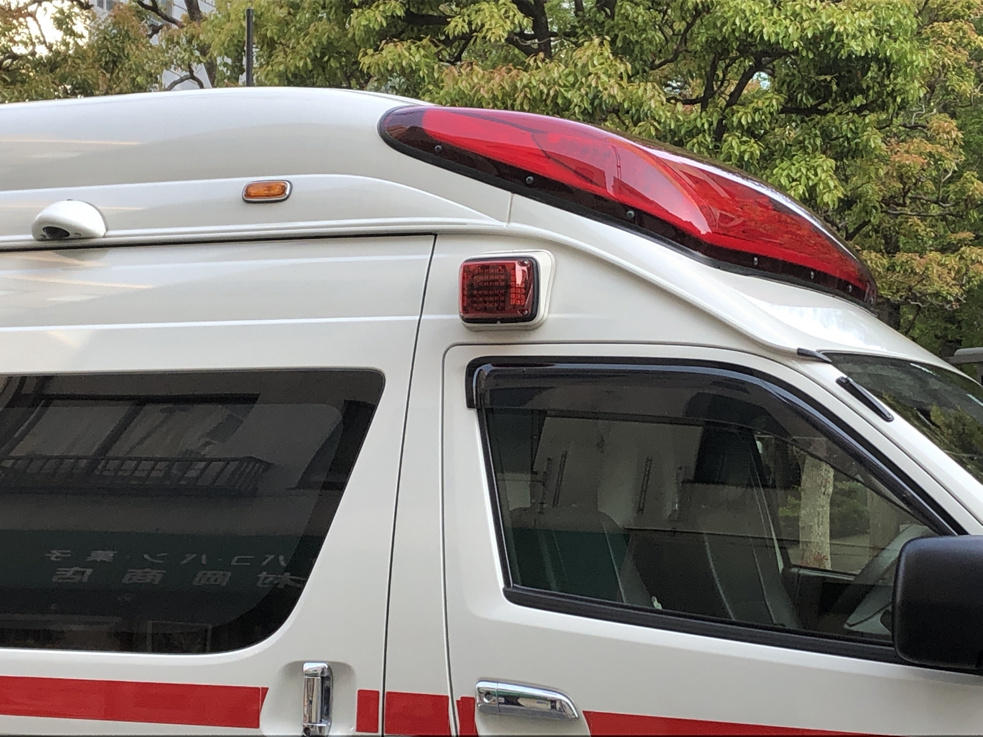 葛飾区の立ち華葬祭の救急車の写真