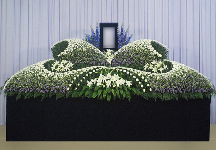 川越市立ち華葬祭の華祭壇のプランD-3の写真