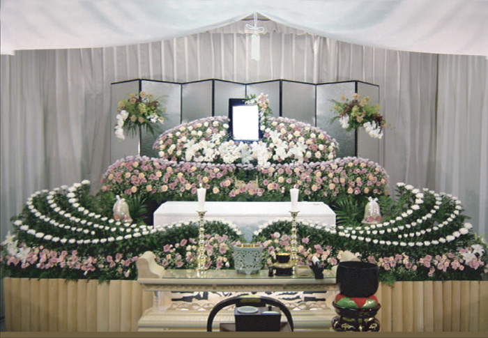 川越市立ち華葬祭の華祭壇のプランE-2の写真