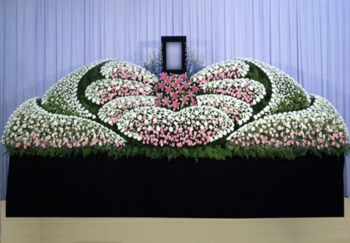 川越市立ち華葬祭の華祭壇のプランE-3の写真