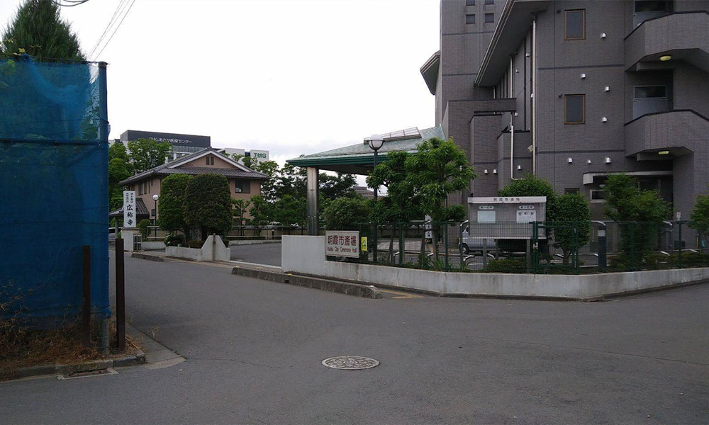 川越市立ち華葬祭が利用する朝霞市斎場の外観の写真