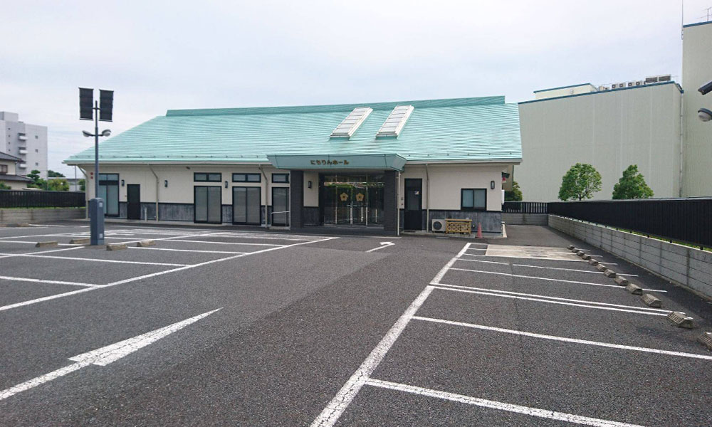 川越市立ち華葬祭が利用する定泰寺 にちりんホールの外観の写真