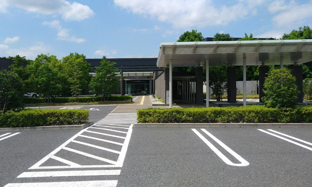 川越市立ち華葬祭が利用する埼葛斎場の外観の写真