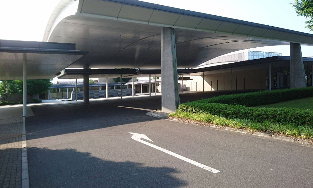 川越市立ち華葬祭が利用する越谷市斎場の外観の写真