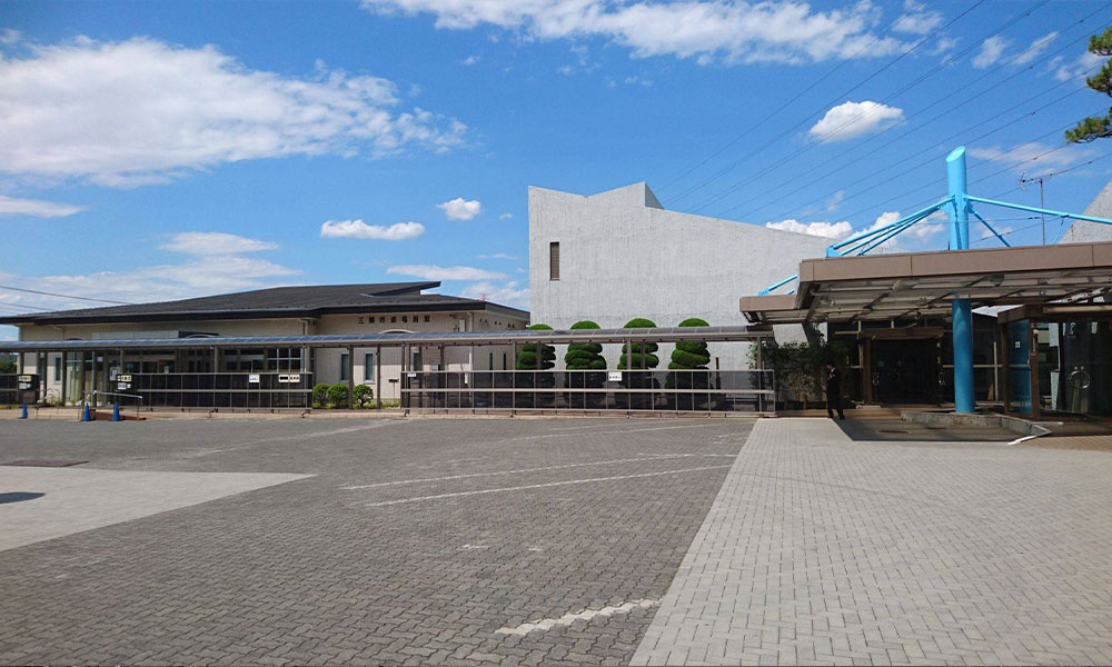 川越市立ち華葬祭が利用する三郷市斎場の外観の写真