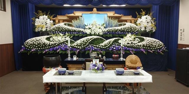 川越市立ち華葬祭の祭壇の写真