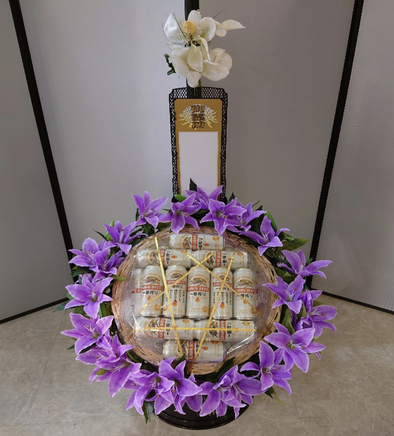 川越市立ち華葬祭の盛籠ビール・キリンの写真